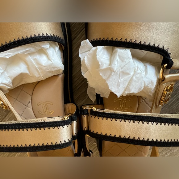 ✨CHANEL 100%Authentic  Beige and Black Quilted Sandals - Picture 10 of 15